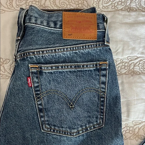 Levi’s 501- Classic High-Rise Straight Leg Blue Jeans - Picture 6 of 9